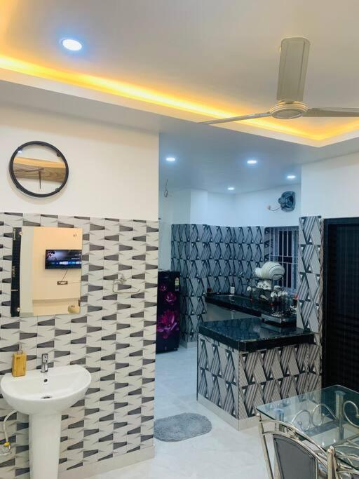 Ferienwohnung White Orchid, Unique & Stylish, Executive 2Bhk. Guwahati Exterior foto